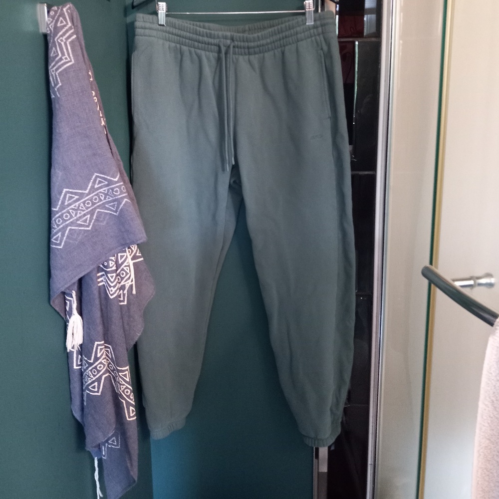 Aritzia- Cozy Fleece Sweat pants- Women's-SZ XL